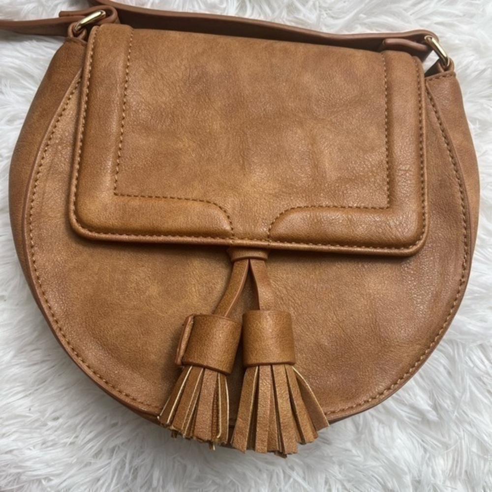 Urban Expressions, rounded edge, crossbody bag. NWOT.